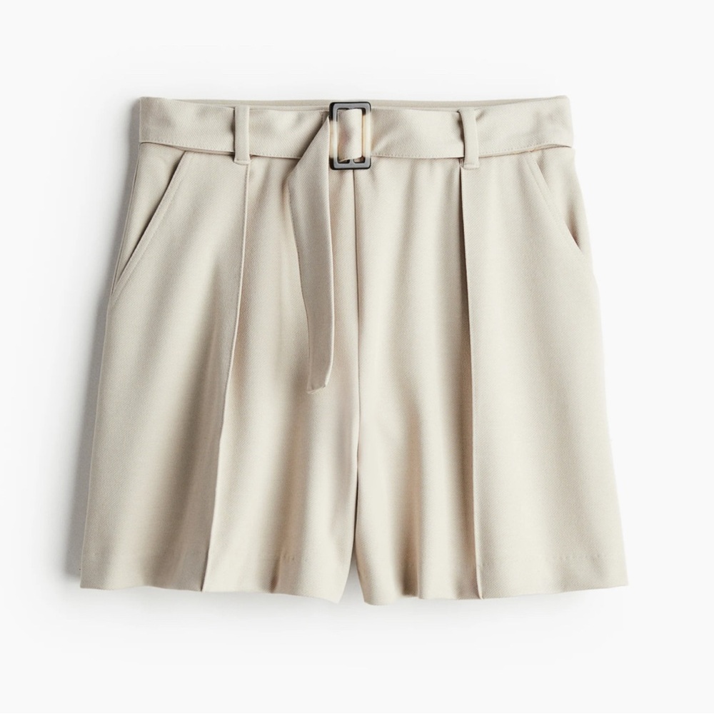 H&M Light Beige Belted Pull-On Shorts. Women L